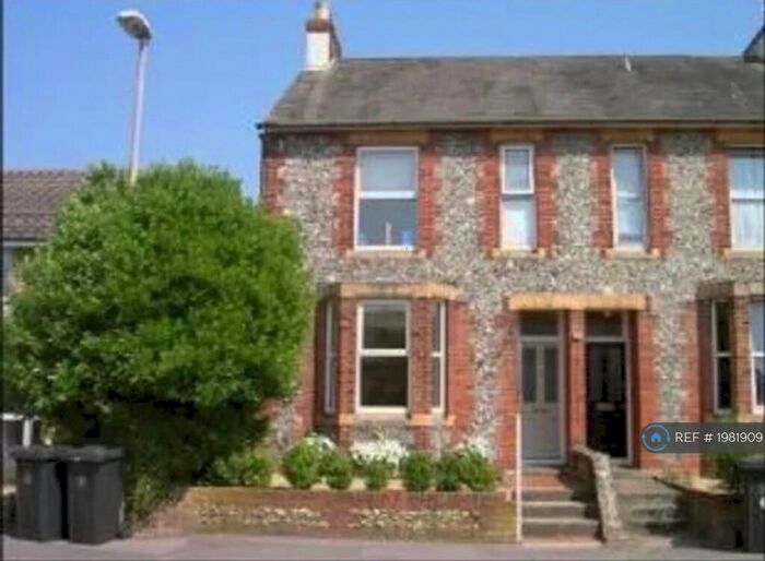 4 Bedroom Semi-Detached House To Rent In Whyke Rd, West Sussex, PO19