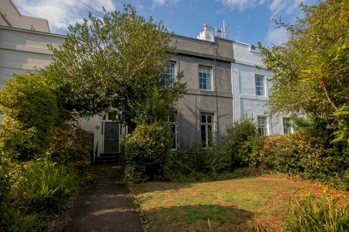 1 Bedroom Flat To Rent In Mont Le Grand, Exeter, EX1