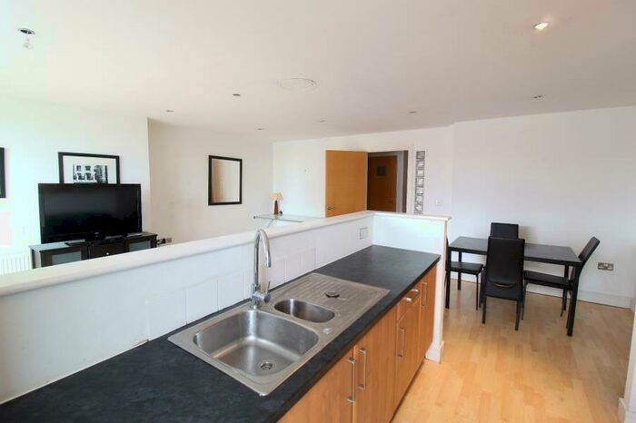 3 Bedroom Apartment To Rent In Cromwell Court, Brewery Wharf, LS10