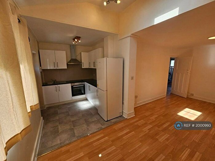 1 Bedroom Flat To Rent In The Ridgeway, London, NW9