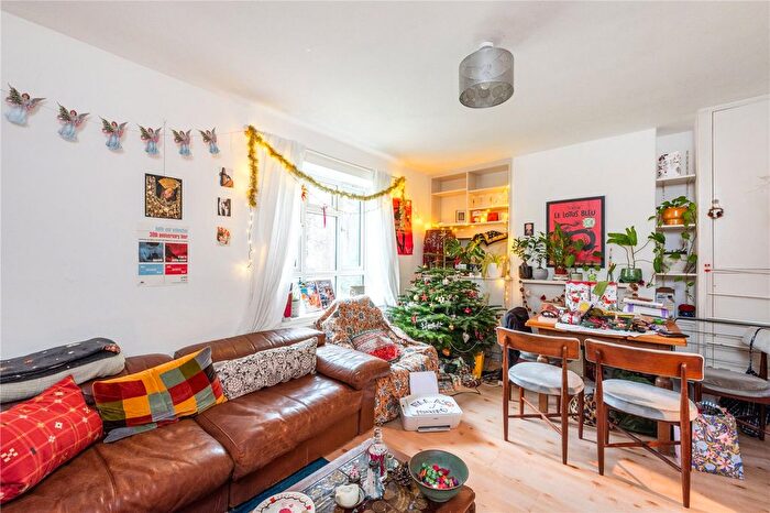 3 Bedroom Flat For Sale In Orwell Court, Petherton Road, London, N5