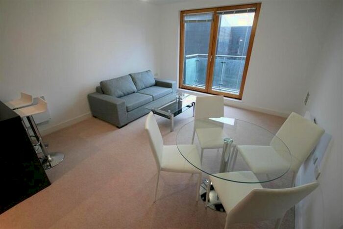 2 Bedroom Flat To Rent In New Century Park, Manchester, M4