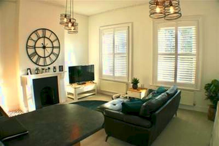 2 Bedroom Maisonette Flat To Rent In Rumbridge Street, Totton, SO40