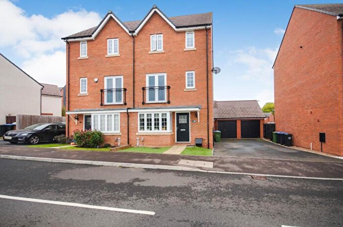 4 Bedroom Town House For Sale In Trussell Way, Cawston, Rugby, CV22