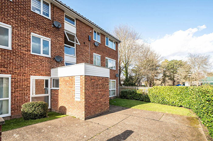 2 Bedroom Apartment For Sale In Hartscroft, Linton Glade, Croydon, CR0