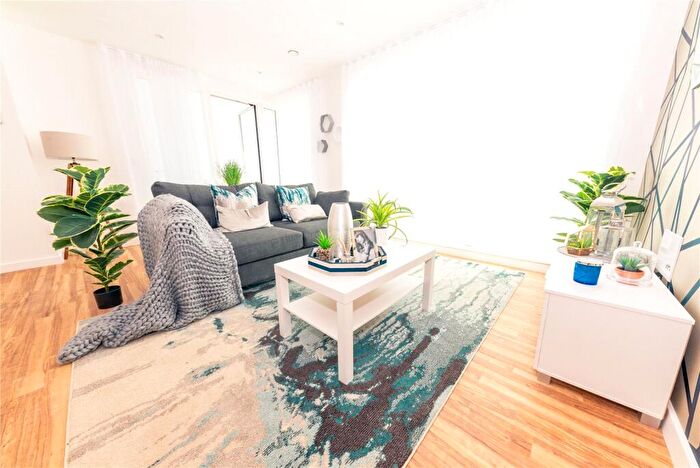 2 Bedroom Flat For Sale In Chatham Waters, North House, Gillingham Gate Road, Gillingham, ME4