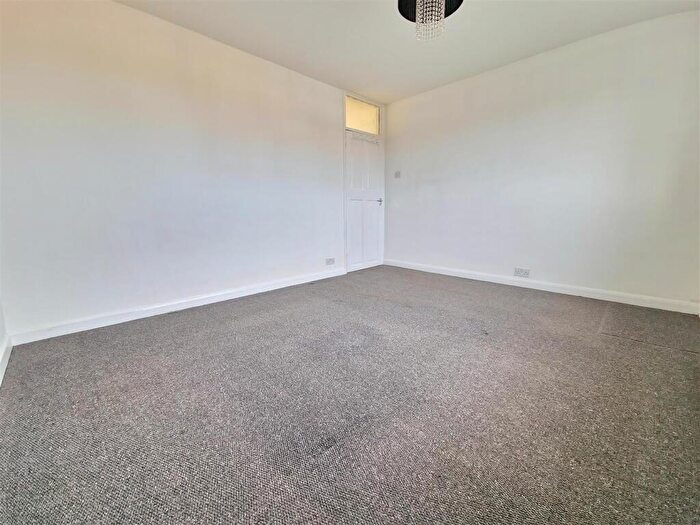2 Bedroom Apartment To Rent In Woodford Court, Birchington, CT7