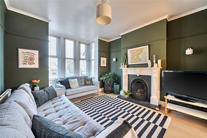 3 Bedroom Detached House For Sale In Wightman Road, Harringay, London, N8