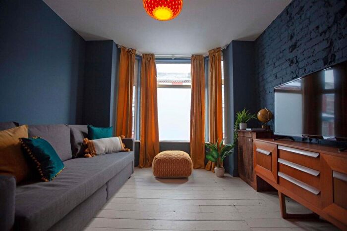 6 Bedroom House To Rent In Ruskin Avenue, Manchester, M14