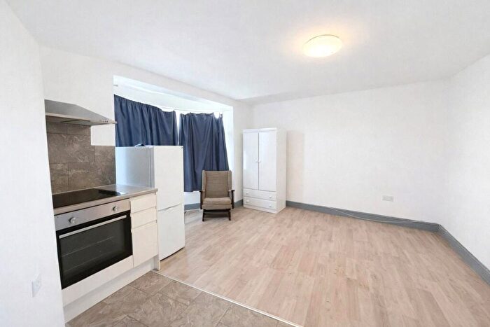 Apartment To Rent In Eltisley Road, London, IG1