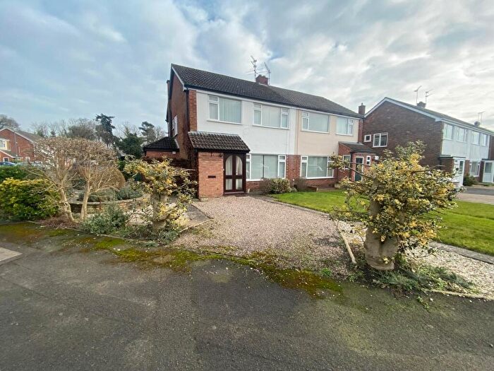 3 Bedroom House To Rent In Foxes Way, Warwick, CV34