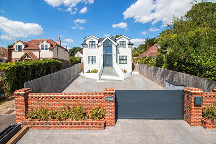 4 Bedroom Detached House For Sale In Pescot Avenue, New Barn, DA3