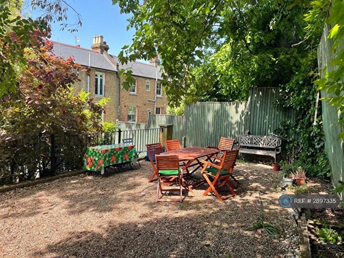 2 Bedroom Flat To Rent In Norwood Road, London, SE24