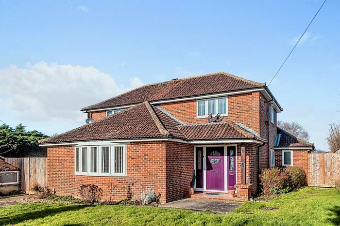 4 Bedroom Detached House For Sale In Purton Stoke, Swindon, SN5