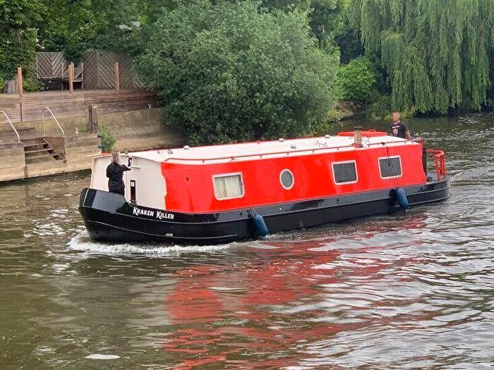 1 Bedroom House Boat For Sale In Ash Island, East Molesey, Surrey, KT8