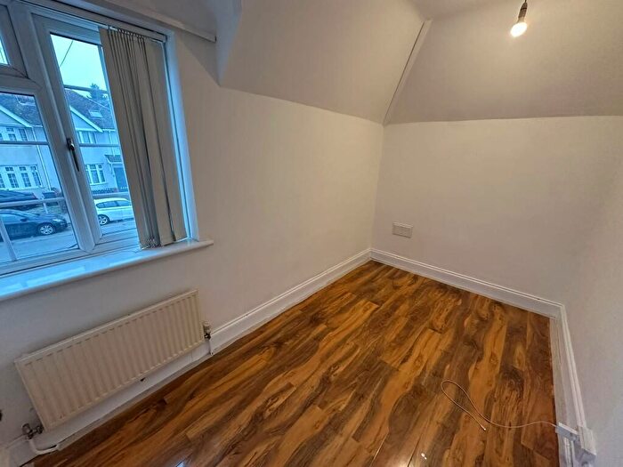 5 Bedroom Semi-Detached House To Rent In Stoke Poges Lane, Slough, Berkshire, SL1