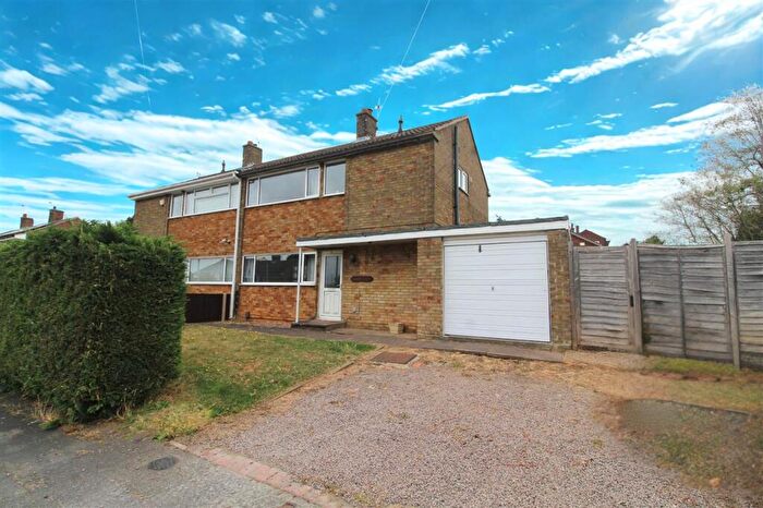 3 Bedroom Semi-Detached House For Sale In Somerby Grove, Grantham, NG31