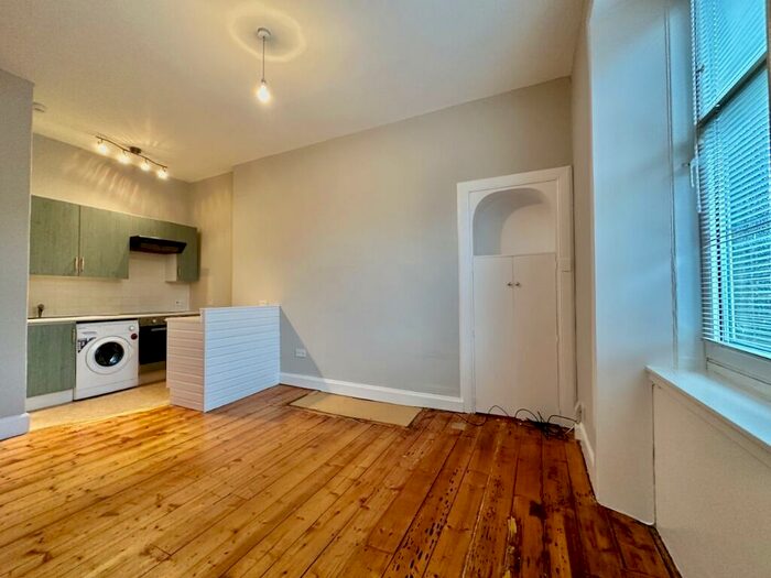 1 Bedroom Flat To Rent In Lanark Road, Juniper Green, Edinburgh, EH14