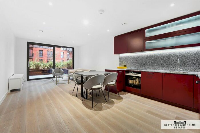 2 Bedroom Flat To Rent In Viaduct Gardens, London, SW11