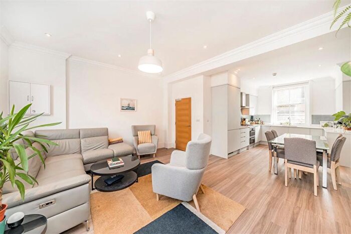 4 Bedroom Maisonette To Rent In Goodge Street, Fitzrovia Amp; Covent Garden, W1T