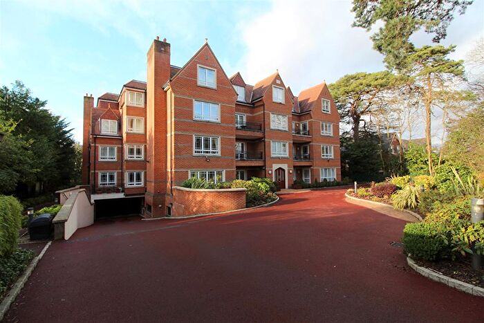 2 Bedroom Flat To Rent In Cavendish Road, St. Georges Hill, Weybridge, KT13