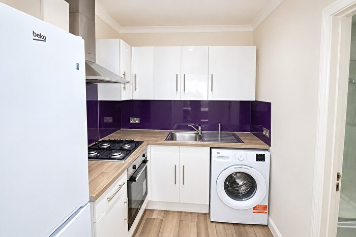 Studio To Rent In High Street, Slough, SL3