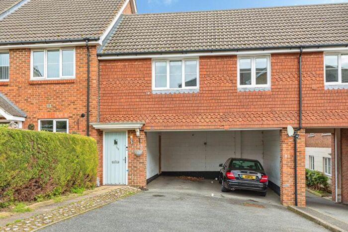 2 Bedroom Maisonette For Sale In Summerson Close, Rochester, ME1