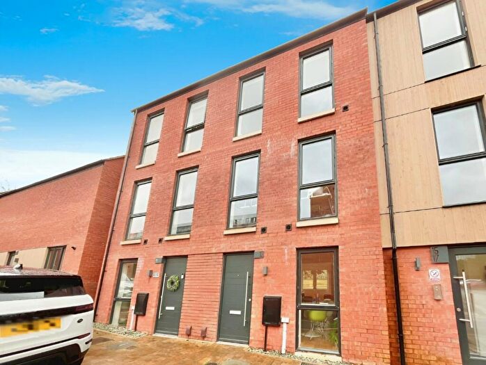 3 Bedroom Terraced House To Rent In Fairway View, Reddish, Stockport, SK5