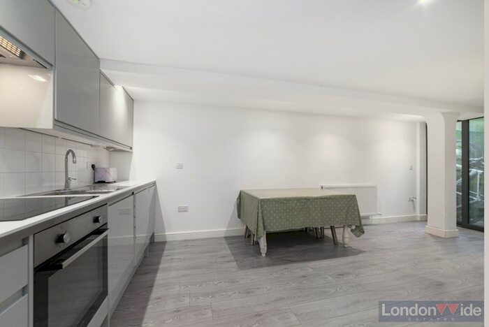 2 Bedroom Flat To Rent In Crossford Street, London, SW9