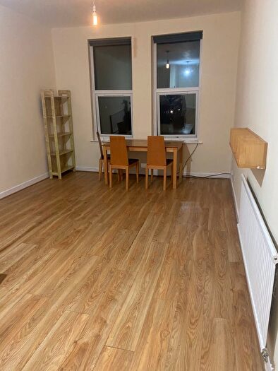2 Bedroom Flat To Rent In Central Road, Manchester, M20
