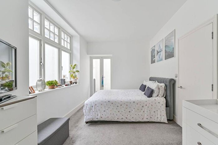 1 Bedroom Flat For Sale In Ambleside Avenue, Streatham Park, London, SW16
