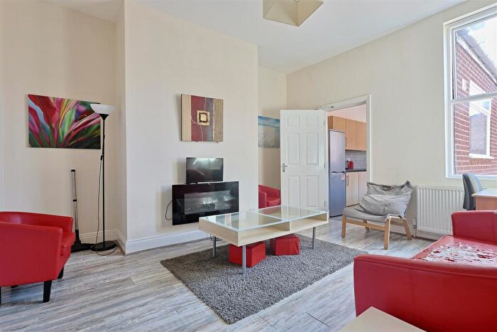 5 Bedroom Maisonette To Rent In Wolseley Gardens, Newcastle Upon Tyne, NE2