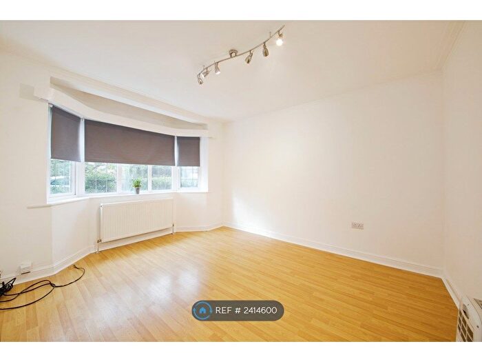 2 Bedroom Flat To Rent In York Way, London, N20