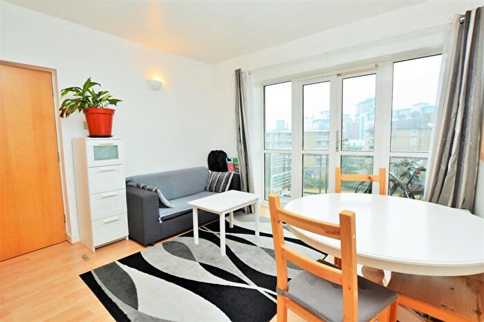 1 Bedroom Apartment To Rent In Jetty Court, Old Bellgate Place, E14