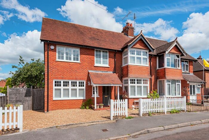 4 Bedroom Semi-Detached House To Rent In Edward Road, Farnham, GU9