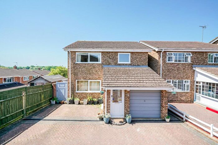 4 Bedroom Detached House For Sale In Crosslands, Caddington, LU1