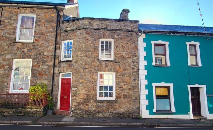 1 Bedroom Town House For Sale In Bridge Street, Llandysul, SA44