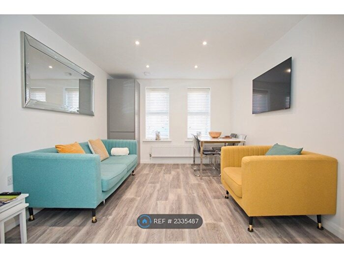 2 Bedroom Flat To Rent In Florence Road, Bournemouth, BH5