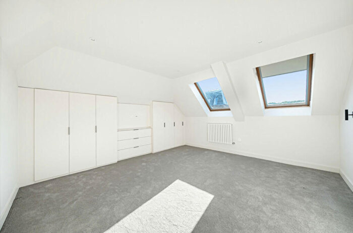 2 Bedroom Flat For Sale In Hyde Street, Winchester, Hampshire, SO23