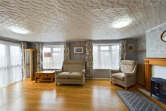 2 Bedroom Mobile Home For Sale In Loddon Court Farm Park Homes, Beech Hill Road, Spencers Wood, Reading, RG7