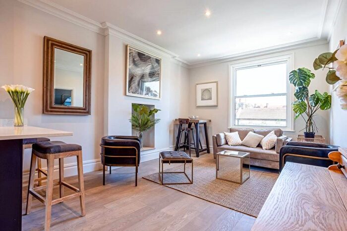3 Bedroom Flat To Rent In Devonport Road, London, W12