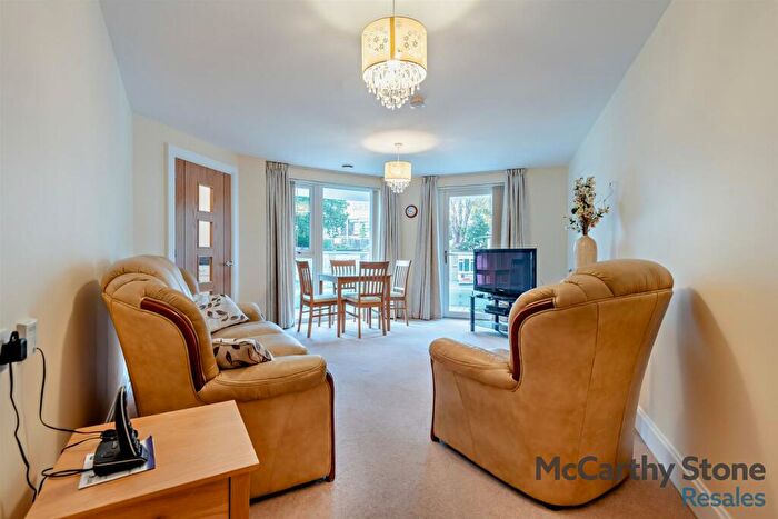 1 Bedroom Apartment For Sale In Horizons, Churchfield Road, Poole, BH15