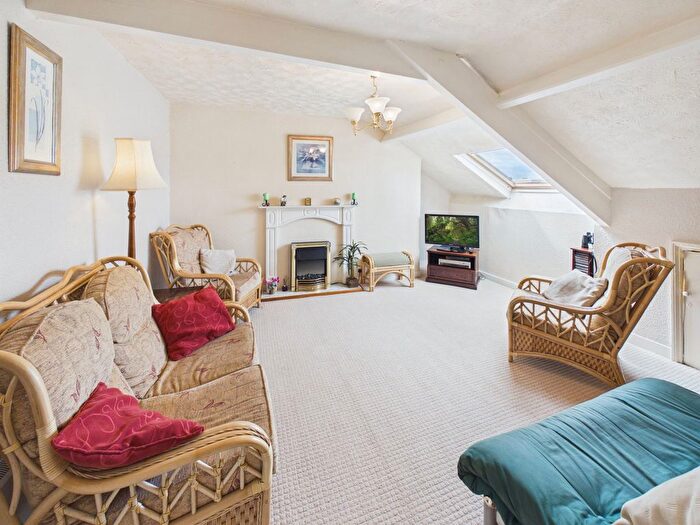 2 Bedroom Penthouse For Sale In Royal Crescent, Whitby, YO21