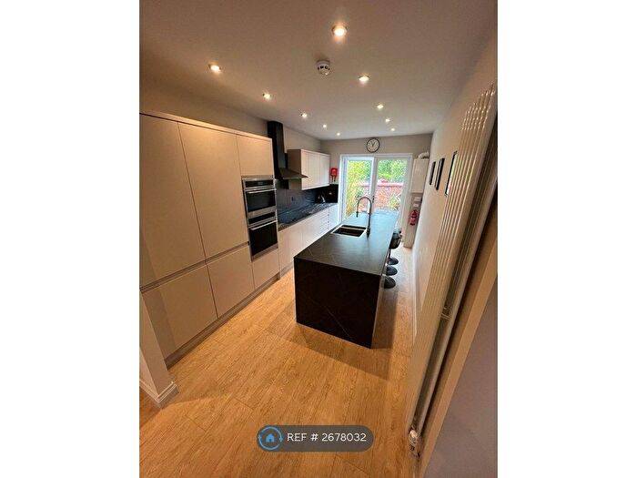 6 Bedroom Terraced House To Rent In Monica Grove, Manchester, M19