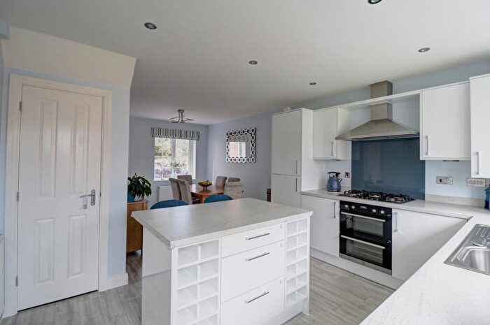 4 Bedroom Detached House For Sale In Hawthorn Place, Preston, PR3