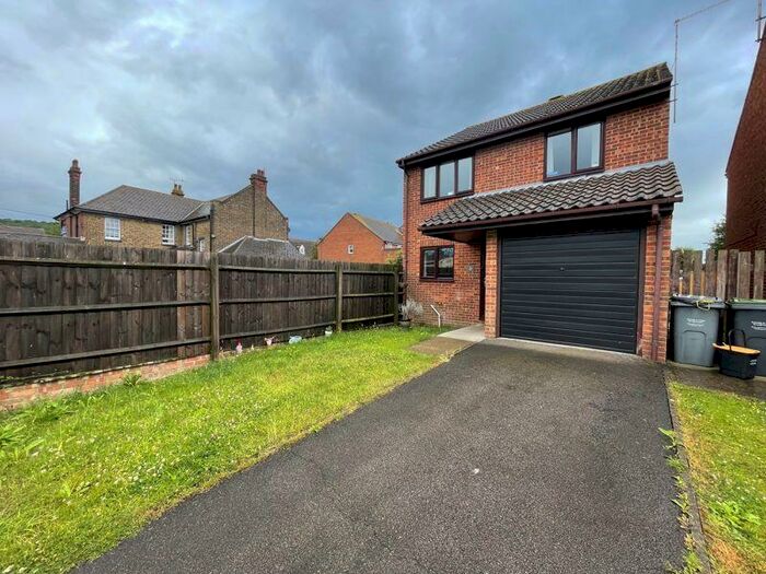 3 Bedroom Detached House To Rent In Rectory Close, Rochester, ME1