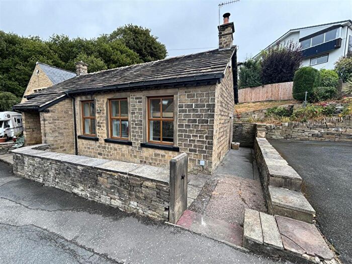 3 Bedroom Detached Bungalow To Rent In Netheroyd Hill Road, Fixby, HD2