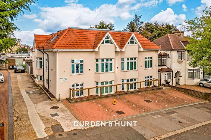 2 Bedroom Apartment For Sale In Glebelands Avenue, South Woodford, E18