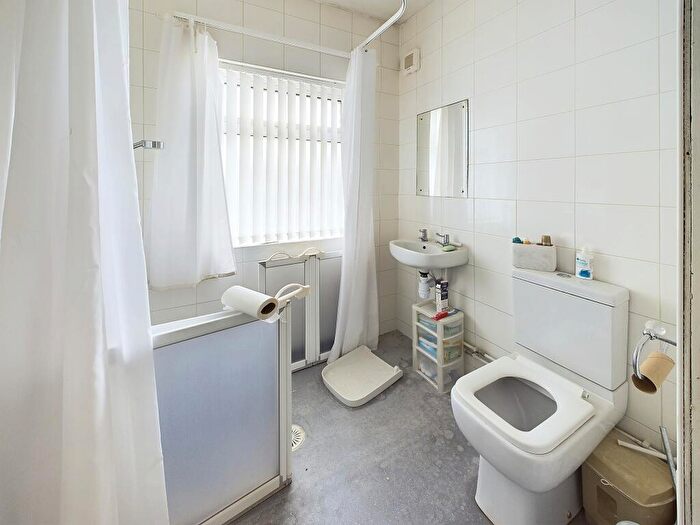 3 Bedroom Semi-Detached House For Sale In Williamthorpe Road, North Wingfield, Chesterfield, S42