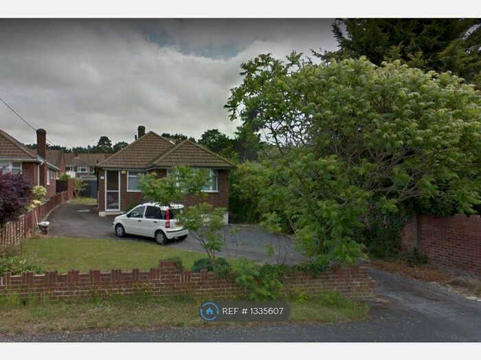 2 Bedroom Bungalow To Rent In Sellwood Road, Southampton, SO31